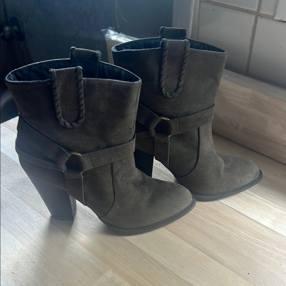 Shoe Dazzle Brown Heeled Boots